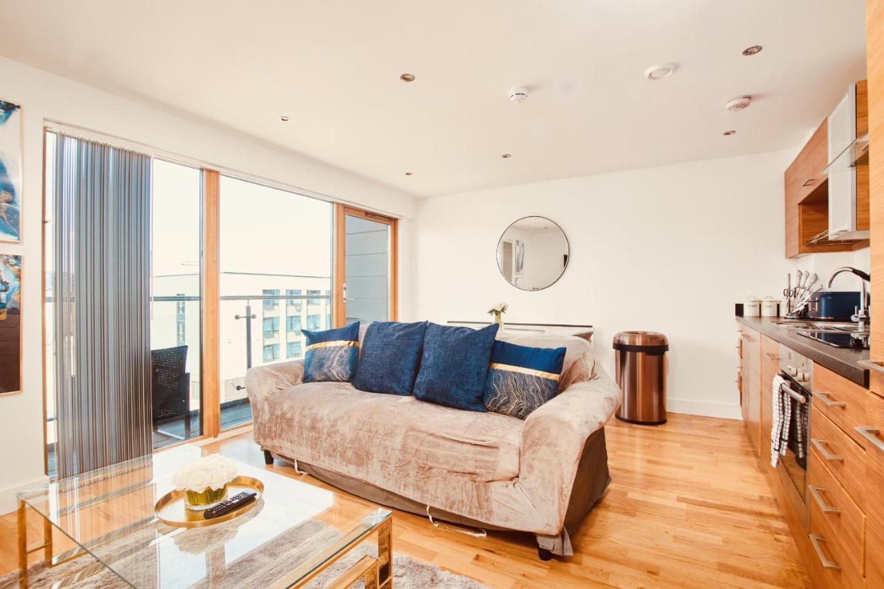 King Deluxe City Apt Large Space& Free Parking! No Balcony Лідс Екстер'єр фото