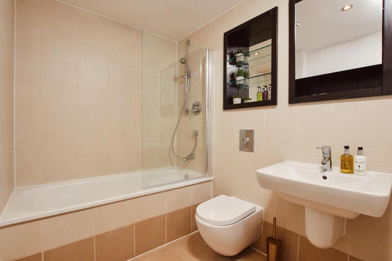 King Deluxe City Apt Large Space& Free Parking! No Balcony Лідс Екстер'єр фото