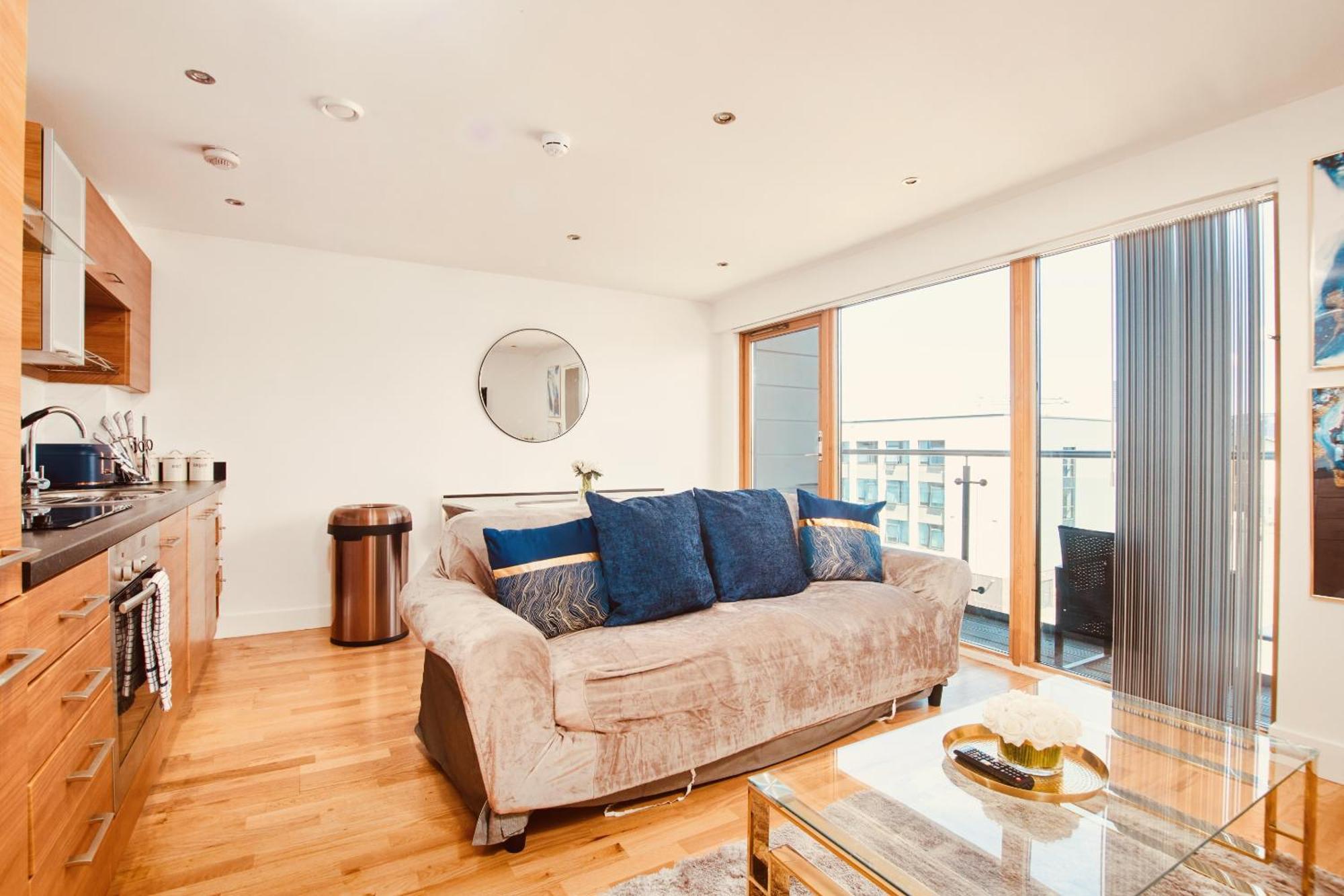 King Deluxe City Apt Large Space& Free Parking! No Balcony Лідс Екстер'єр фото